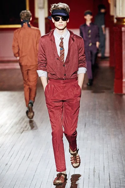 Look 24
